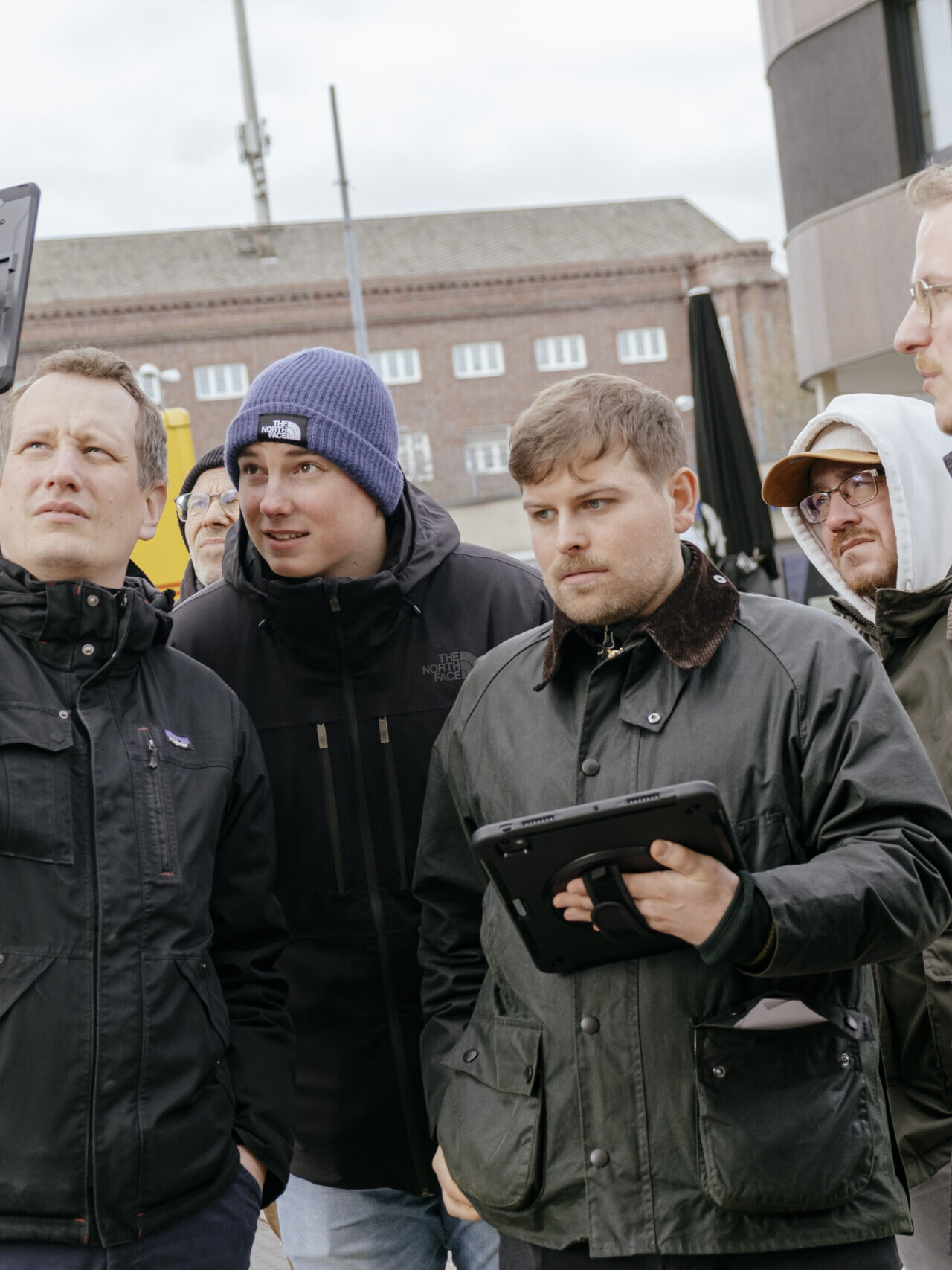 Das ARIZON-Team testet mit Tablets und Smartphones die AR-Funktionalitäten